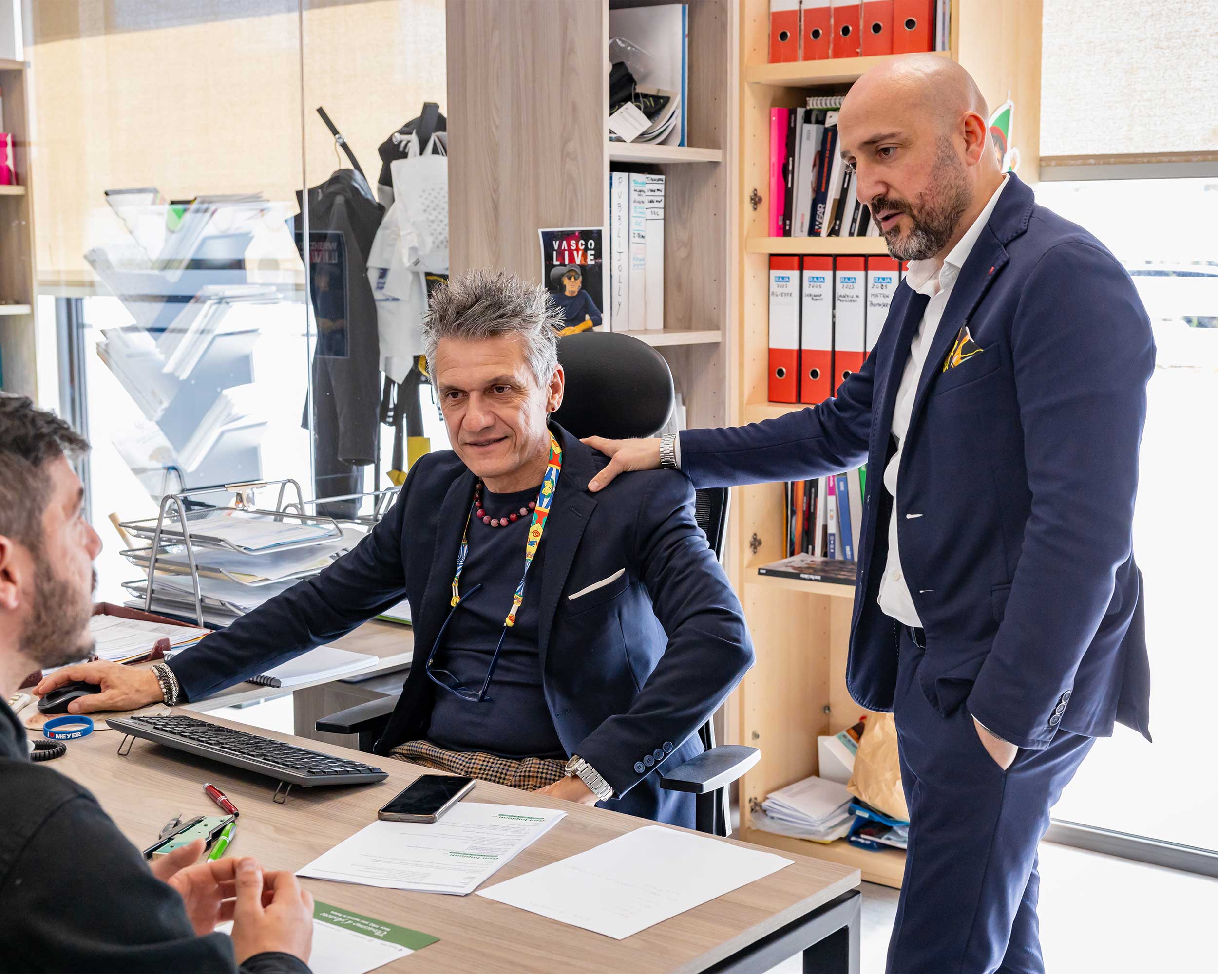 Dipendenti di un'agenzia di comunicazione e marketing a lavoro negli uffici dell'Agenzia